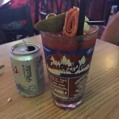 Thirsty Otter Tavern & Resort - Photo 8