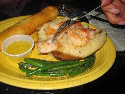 Thirsty Otter Tavern & Resort - Photo 7