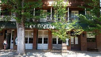 Christopher's At The City Hotel