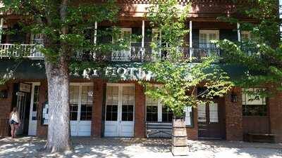 Christopher's At The City Hotel