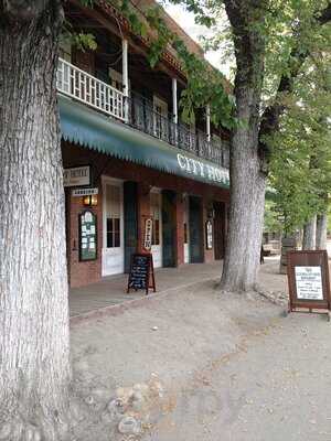 Christopher's At The City Hotel