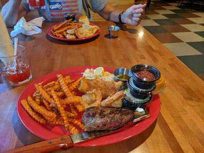 Lake House Grill & Bar