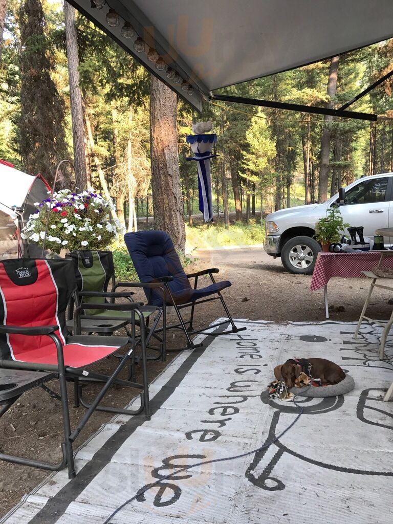 Bonaparte Lake Resort & Restaurant