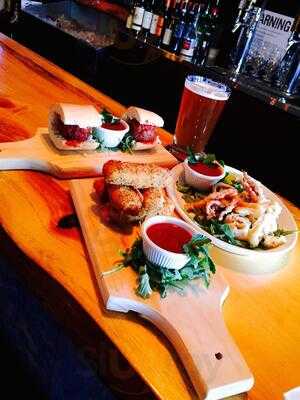 Il Faro Restaurant & Bar