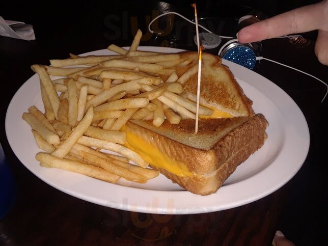 Covered Bridge Resturant And Lounge