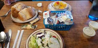 Mixin’s N Fixin’s Country Diner