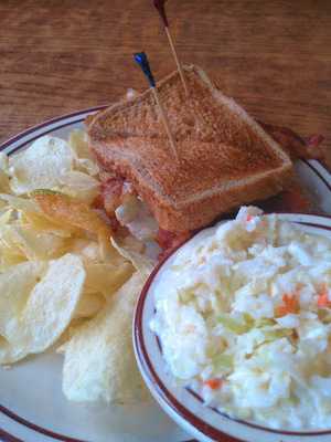 Mixin’s N Fixin’s Country Diner