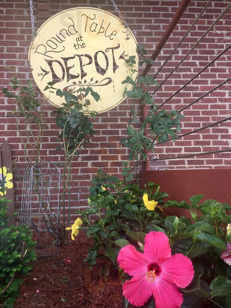 Round Table Coffee Shop