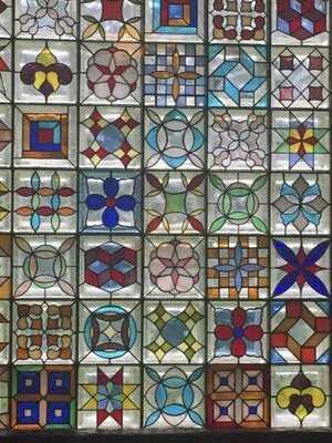 Ellias, Food & Drink