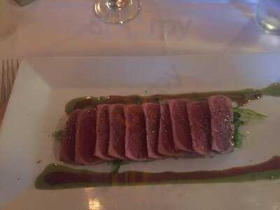 Ellias, Food & Drink