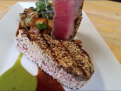 Ellias, Food & Drink