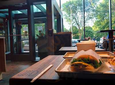 Burd's Burgers & Bakery