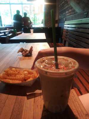 Burd's Burgers & Bakery