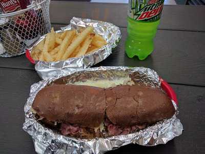 Victor's Lakeview Market