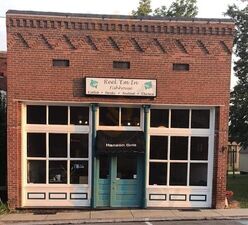 Reel 'em In Fishhouse