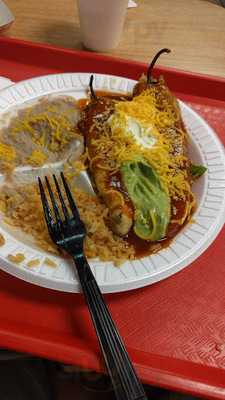 Ricardo's Restaurant & Lounge