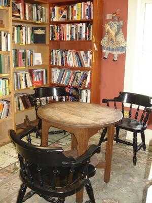 Sandy's Books & Bakery