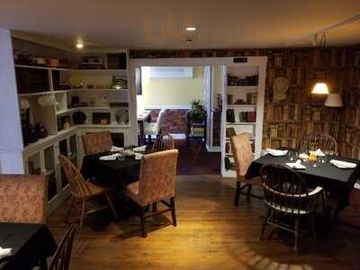 The Huntington House Inn Restaurant, Inn & Doc's Tavern