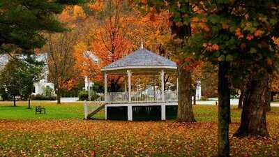 The Huntington House Inn Restaurant, Inn & Doc's Tavern