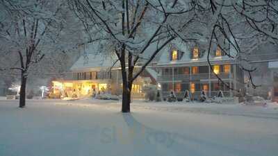 The Huntington House Inn Restaurant, Inn & Doc's Tavern