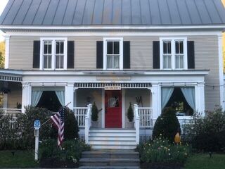 The Huntington House Inn Restaurant, Inn & Doc's Tavern