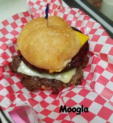 Ducky's Pub And Grill