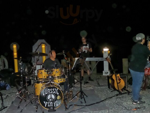 Breezes Bar And Grill On The Bass River