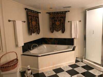 Lancaster Tavern & Inn