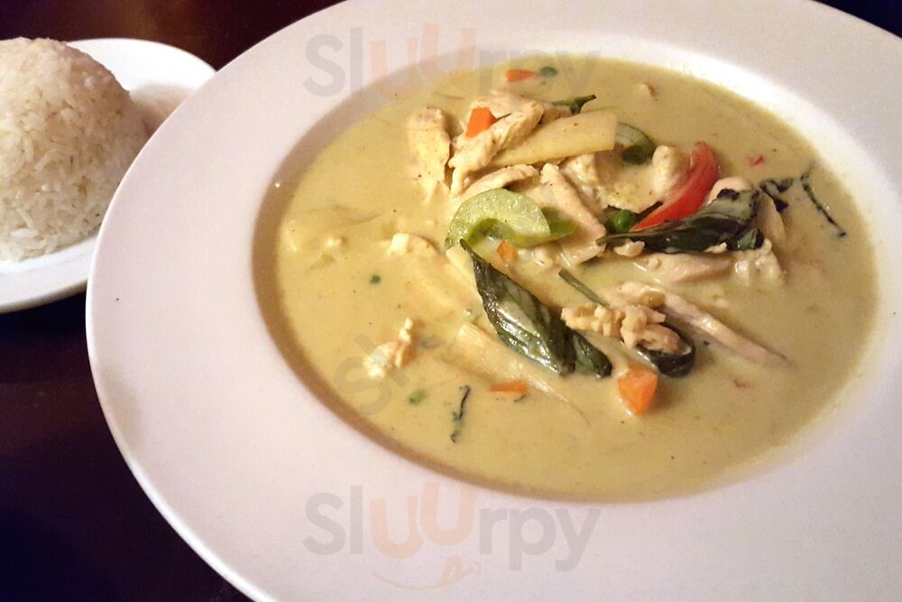 Kamrai Thai And Sushi House