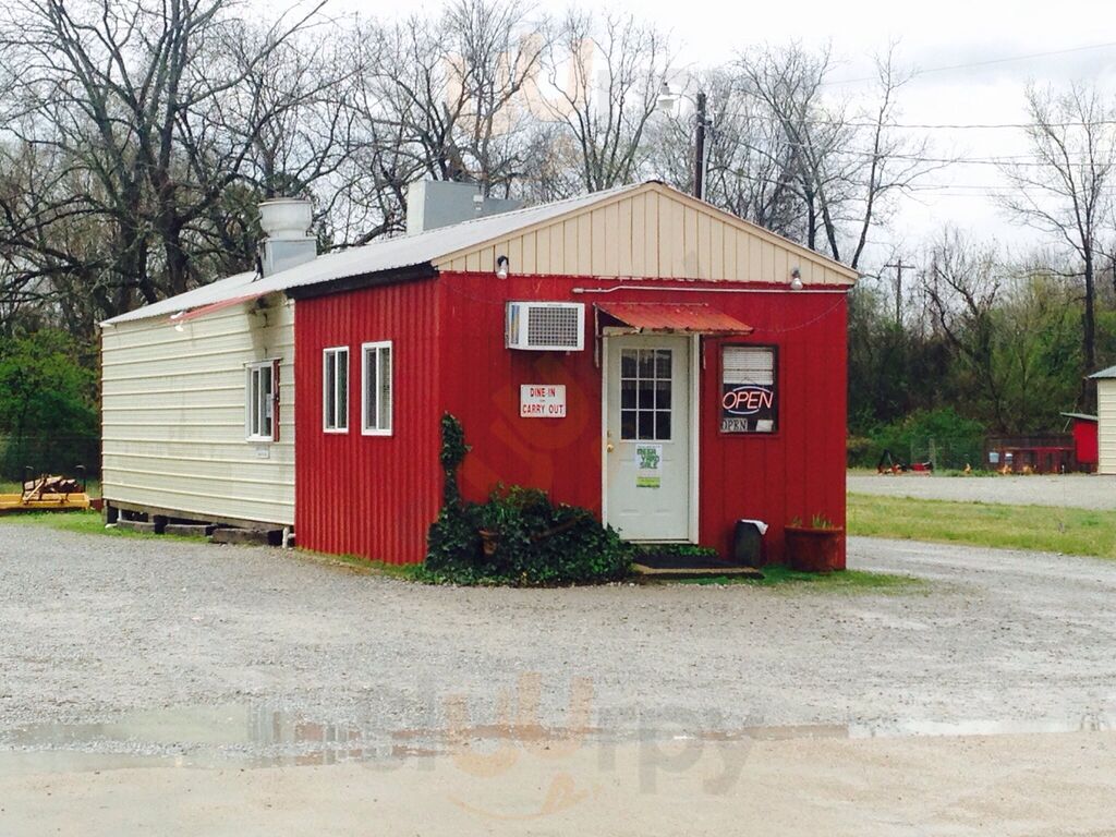 Brad's Big R Drive In