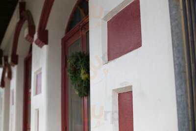 Louie's Place Saloon And Grill