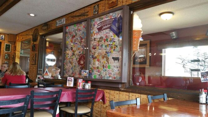 Molly's Cafe & Silver Lake Motel