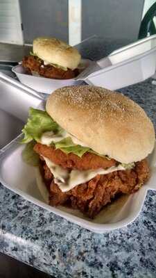 Mace's American Snackbar & Grill