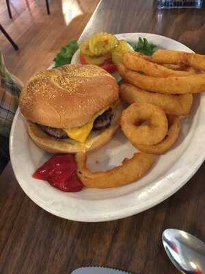 3 Sisters Restaurant