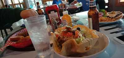 Shipwreck Bar & Grill