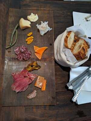 Rinds, Wines, & Swines