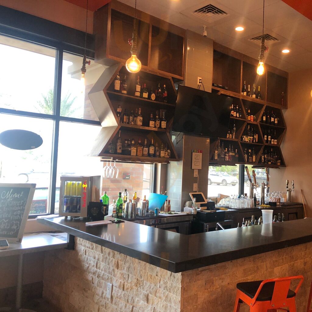Diverse Dishes & Cocktails