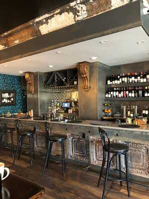 Uvae Kitchen & Wine Bar