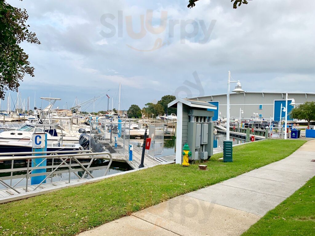 Stony’s Dockside Bar & Grill