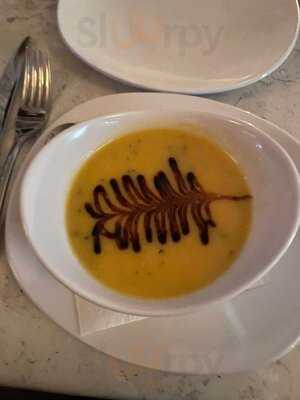 225 Warren Bar & Grill