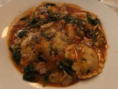 225 Warren Bar & Grill