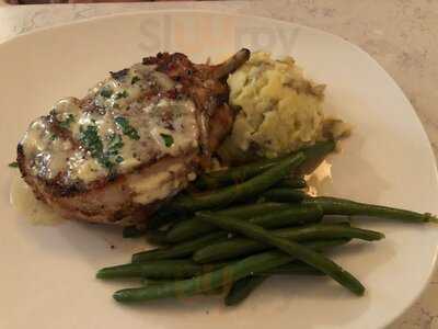 225 Warren Bar & Grill