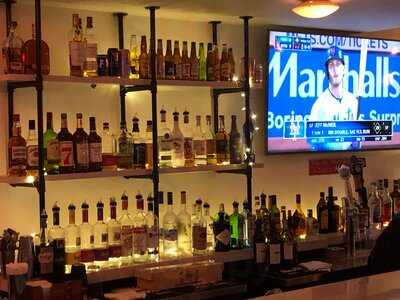 225 Warren Bar & Grill