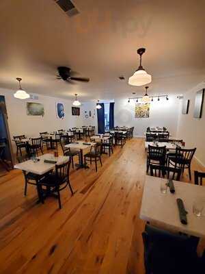 225 Warren Bar & Grill