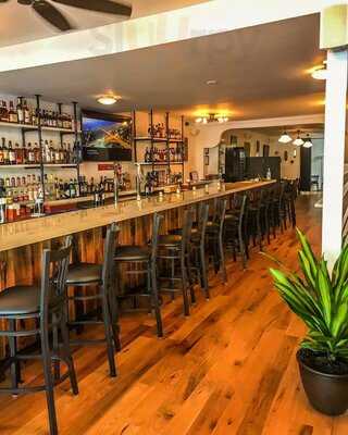 225 Warren Bar & Grill