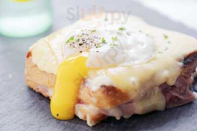 Common Bond Bistro & Bakery