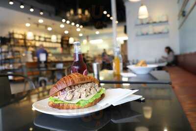 Common Bond Bistro & Bakery