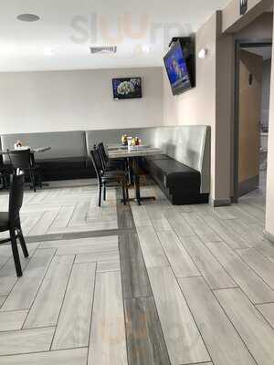 Mak's Roast Beef Pizza And Breakfast