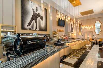 Pineapple Bistro & Bar