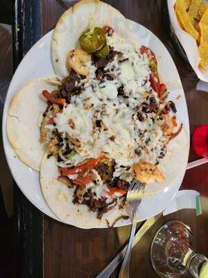 Los Arcos Kitchen & Cantina